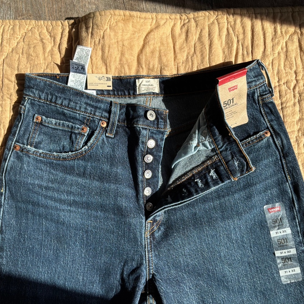 Levi’s 501 ORIGINAL FIT WOMEN'S JEANS - Button Fly